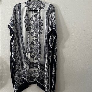 Boho Navy and White Floral Handkerchief Cover-up
Long Line Kimono
OS